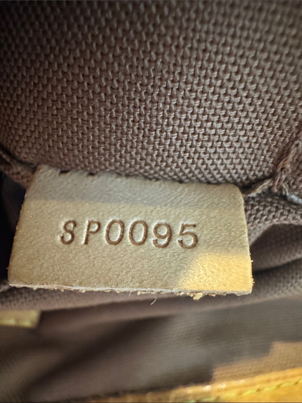 Authentic Louis Vuitton PM Batignolles bag in iconic monogram canvas - Picture 15 of 16